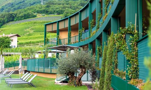Tramin a Bolzano nejen pro vinaře: Pobyt u jezera ve Ville Naj se snídaní, saunami a střešním bazénem + sleva