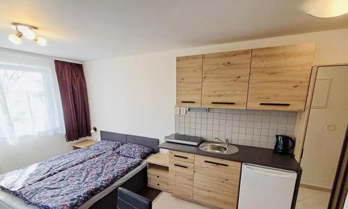 Třeboňsko u rakouských hranic a pískoven Tušť: neKemp Štaindlův kopec s polopenzí či plnou penzí + parkování