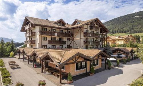 Trentino blízko golfového hřiště: Pobyt v Golf Hotelu **** s polopenzí plus, krytým bazénem a vyžitím pro děti