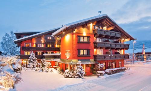 Tyrolsko blízko ski areálů v Hotelu Bruggwirt **** se snídaní/polopenzí a saunami + vstup do vnitřních bazénů
