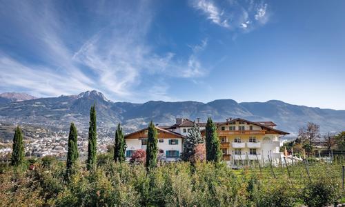 Tyrolsko: Pobyt blízko Merana v Hotelu Landhaus Kristall **** s polopenzí, bazénem a saunami + slevová karta