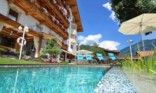 Tyrolsko u jezera Achensee v Alpenhotelu Tyrol **** se snídaněmi, wellness a místní dopravou + welcome drink