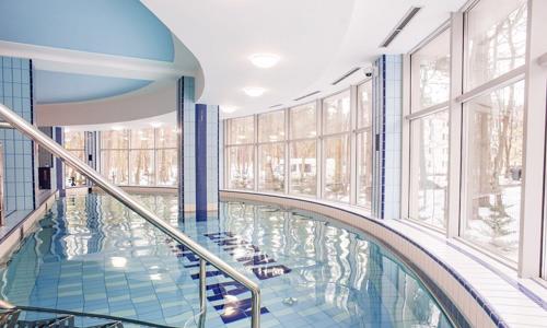 Ustronie Morskie 300 m od pláže v Hotelu Grand Kapitan Medi-SPA **** s plnou penzí + wellness a výlet lodí