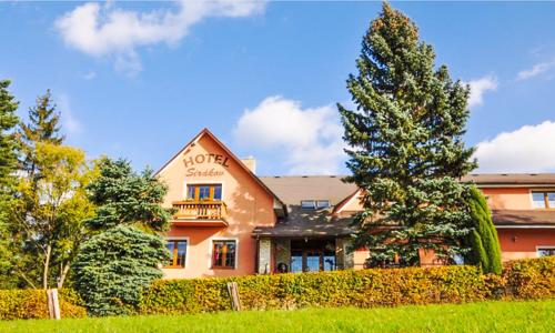 Valašsko: Hotel Sirákov *** s polopenzí, privátním wellness centrem, masážním křeslem a kávou s dezertem