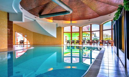 Velký Meder v Penzionu Betty *** se snídaní či polopenzí + neomezené wellness nebo termální koupaliště (450 m)