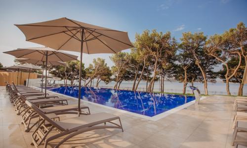 Vodice 50 m od pláže ve Ville Arausa *** s all inclusive light, venkovním bazénem s lehátky a wellness centrem