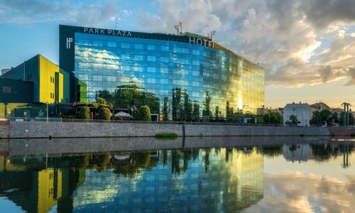 Vratislav: Pobyt v centru jen 700 m od katedrály v Hotelu HP Park Plaza **** se snídaní a saunou + děti zdarma