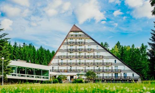 Vysočina u CHKO Žďárské vrchy a Vysočina Areny v Hotelu SKI **** s polopenzí a vstupem do wellness centra