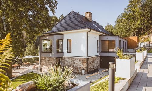Vysočina: Údolí řeky Svratky a přehrada Vír v luxusním Forest Resortu ***** se snídaněmi + dětské hřiště