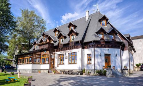 Vysoké Tatry: Pobyt přímo pod Lomnickým štítem jen 1 km od lanovky v Penzionu Encián s wellness a polopenzí