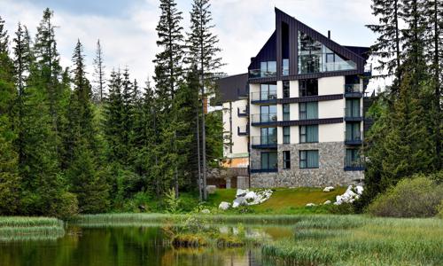 Vysoké Tatry přímo u Štrbského plesa: Pobyt v Aplend Lake Resortu **** ve stylovém apartmánu pro 4 osoby