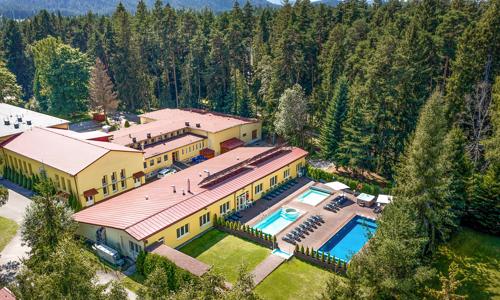 Vysoké Tatry ve Family Resortu Lučivná s polopenzí, venkovními bazény a wellness centrem + animační program