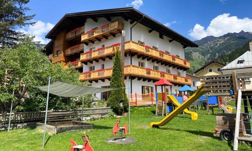 Vysoké Taury: Gasteinského údolí v Landhotelu Steindlwirt *** s welcome drinkem a polopenzí + koupaliště