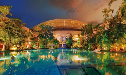 Zábava i relaxace v největších lázních na světě: Vstup do Therme Erding (185 000 m²) a prémiové ubytování