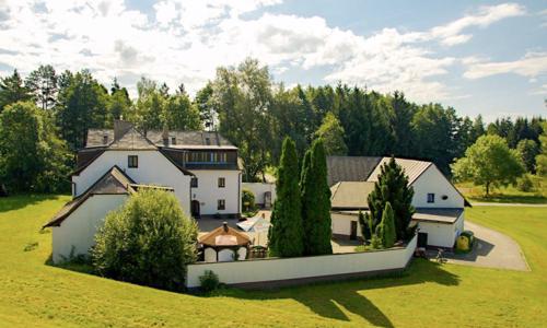 Žďár nad Sázavou v Hotelu a hostinci Tálský mlýn *** se snídaní či polopenzí + skandinávská horká káď a vyžití